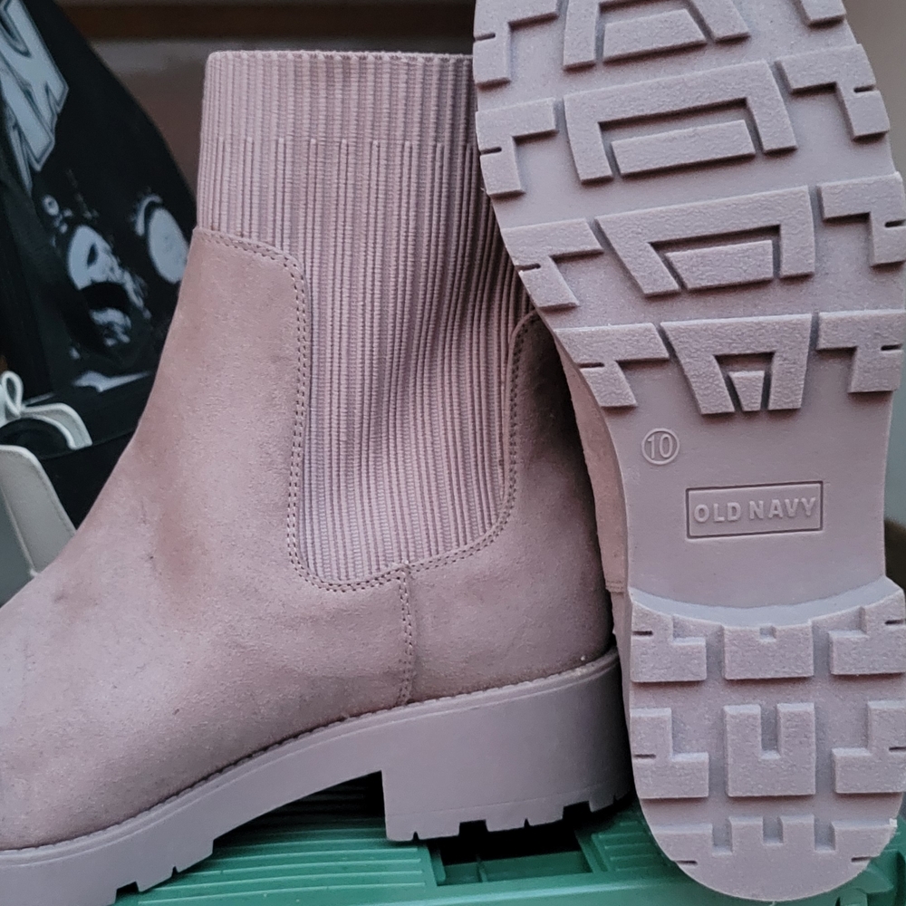 Old Navy Pink Ankle Boots with Sleek Design